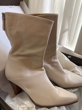 Linea Paulo Serena white Leather Bootie like New worn once for shoot size 11
